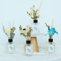 Ronde fles riet diffuser met boeketbloemen